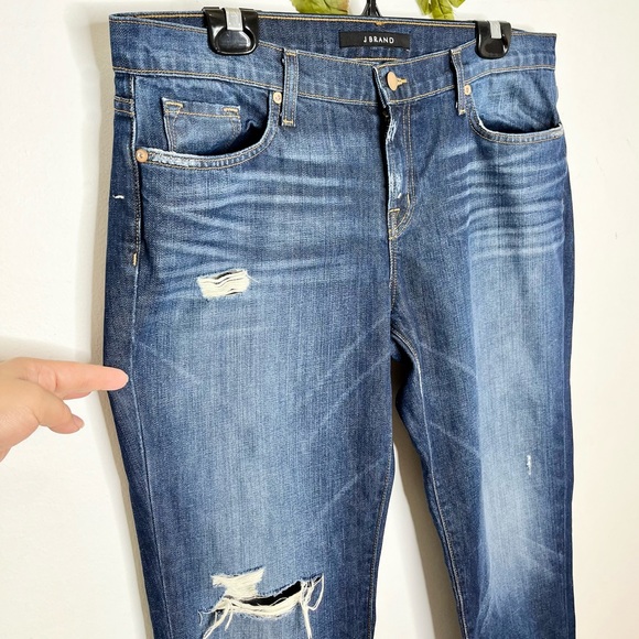 J Brand ‘Aidan’ Boyfriend Fit Distressed Jeans in Ringer - Picture 3 of 8